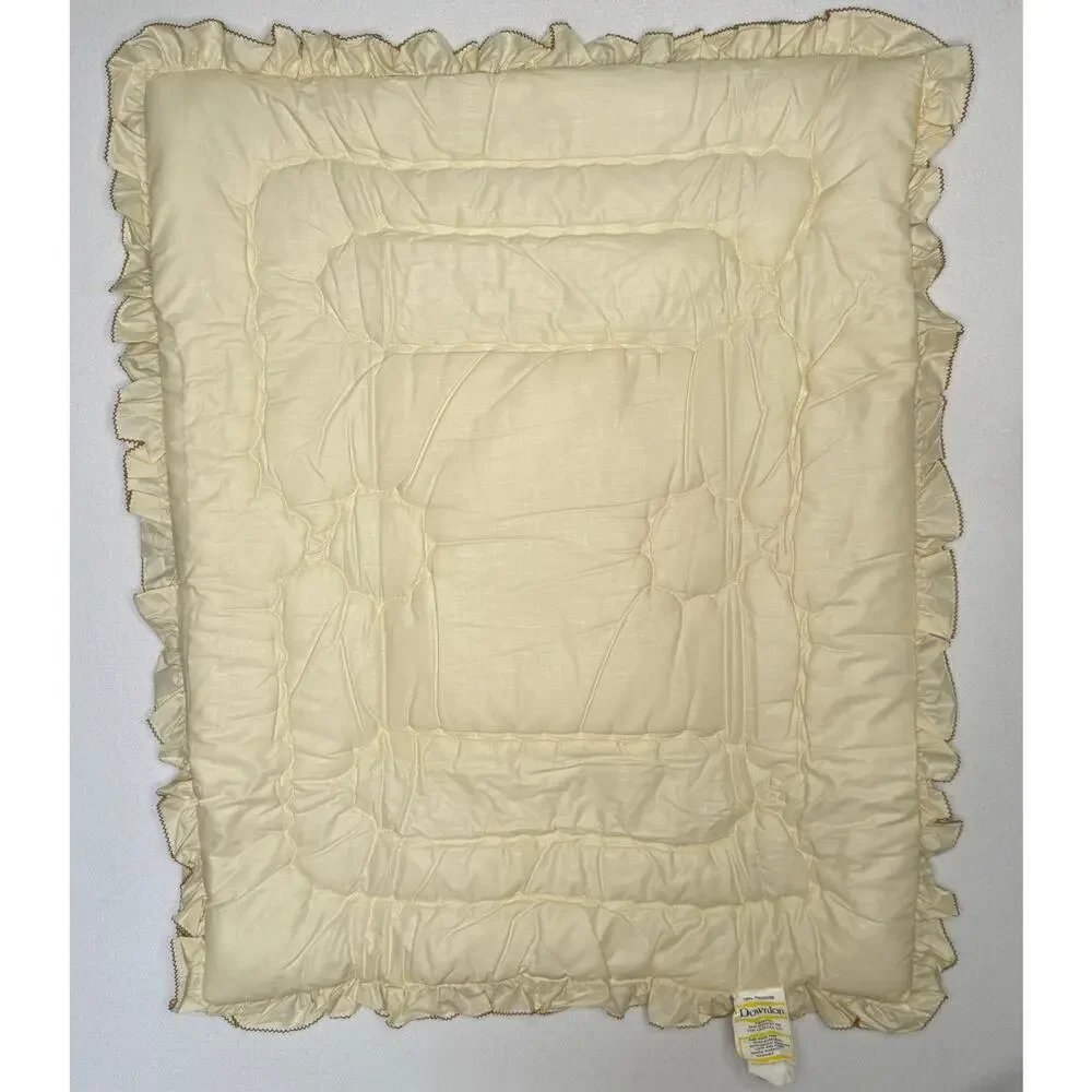 Vintage 1960s The Quiltex Co Satin Baby Crib Comforter Teddy Bear Ruffle 34x42